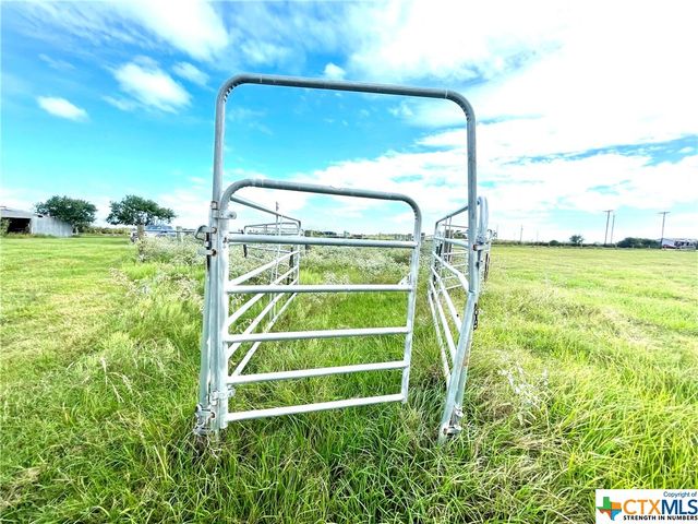 4 Mack Hale Road, Seadrift, TX 77983