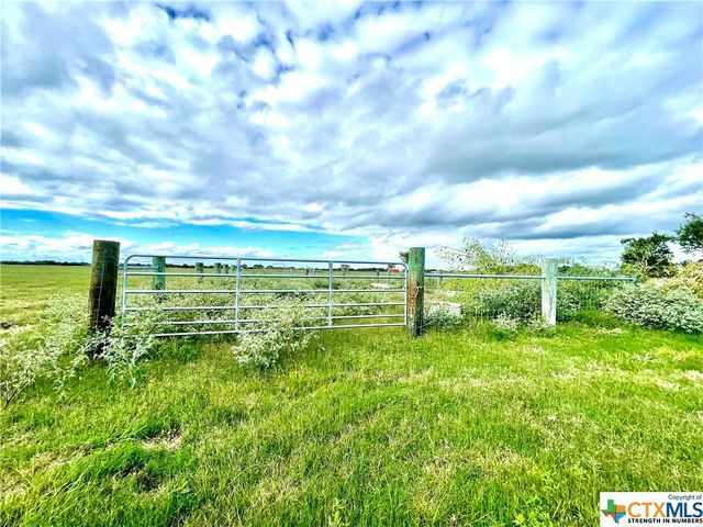 4 Mack Hale Road, Seadrift, TX 77983