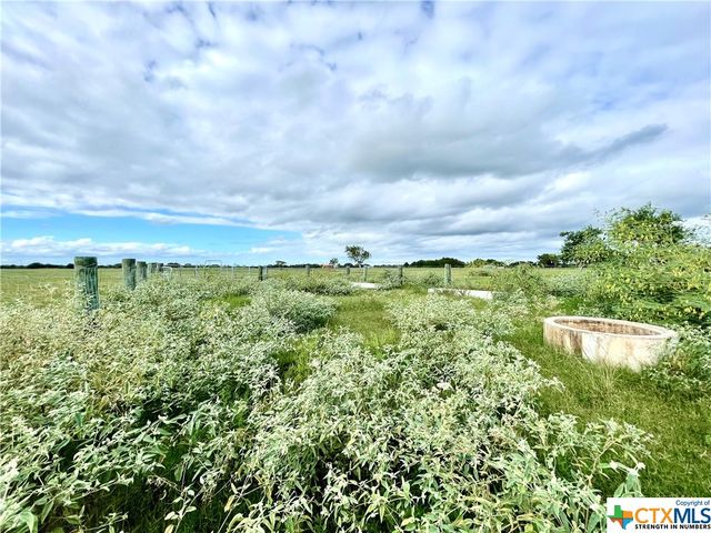 4 Mack Hale Road, Seadrift, TX 77983