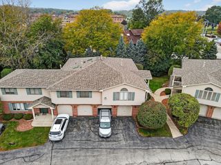 11104 W Cove Circle 2B, Palos Hills, IL 60465