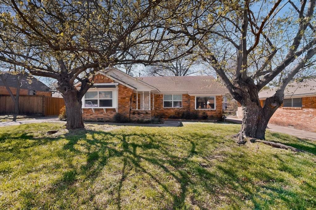 2120 Healey Drive, Dallas, TX 75228