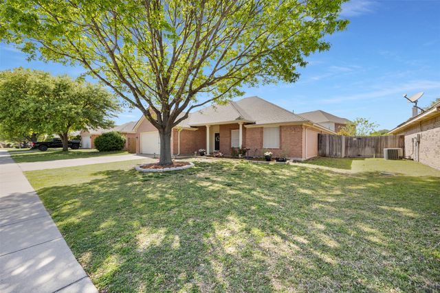 313 Angela Drive, Burleson, TX 76028