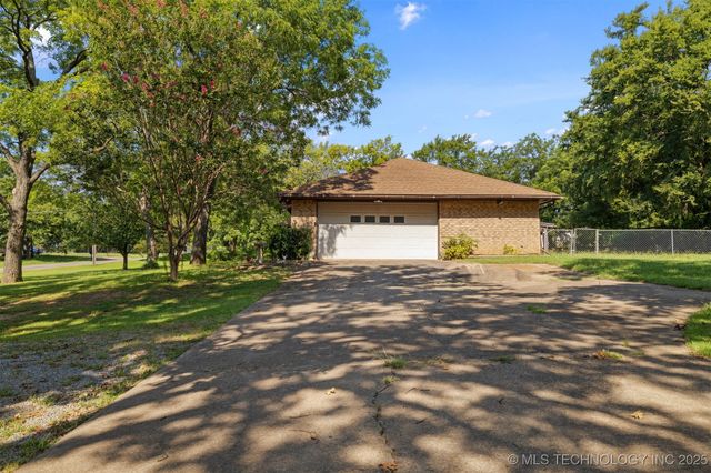 5616 Stonecreek, Durant, OK 74701