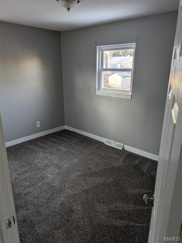 11009 Ivan Avenue, St Ann, MO 63074