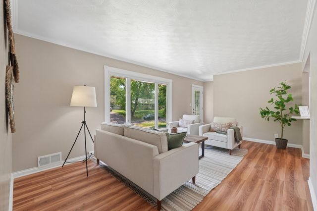 761 Bartelmy Lane N, Maplewood, MN 55119