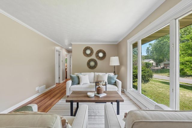 761 Bartelmy Lane N, Maplewood, MN 55119