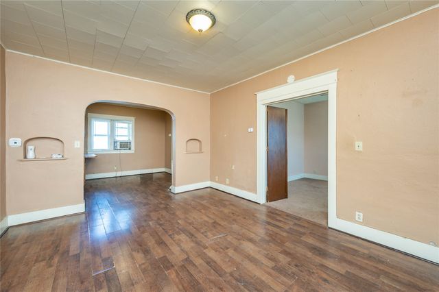 1077 27th Street, Des Moines, IA 50311