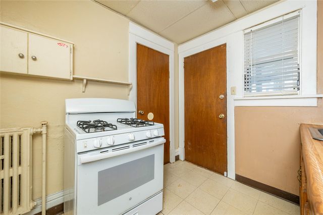 1077 27th Street, Des Moines, IA 50311