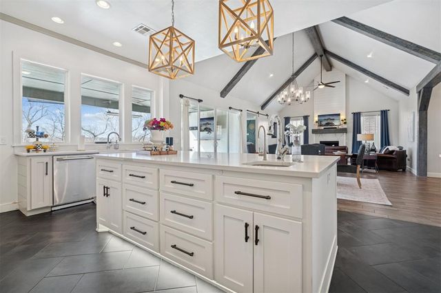 6800 Jay Crest Drive, Edmond, OK 73034