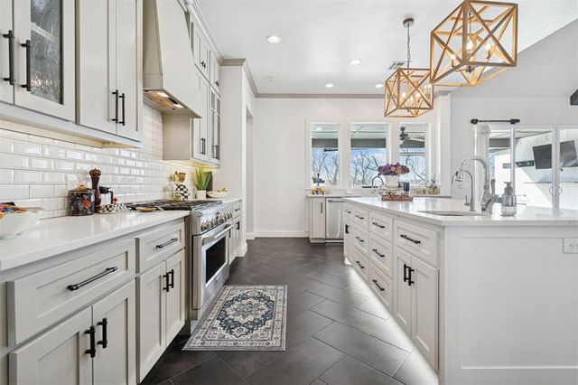 6800 Jay Crest Drive, Edmond, OK 73034