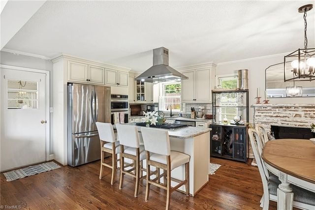 136 Queensbury Road, Winston-salem, NC 27104