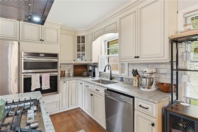 136 Queensbury Road, Winston-salem, NC 27104