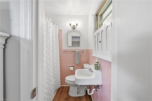 136 Queensbury Road, Winston-salem, NC 27104