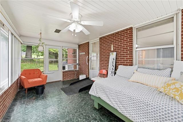 136 Queensbury Road, Winston-salem, NC 27104