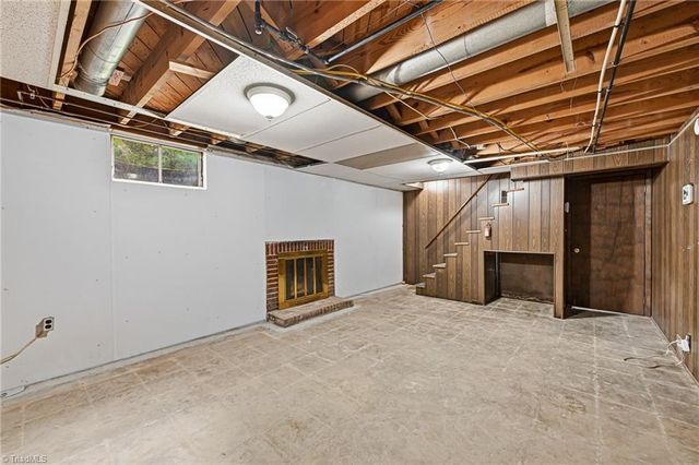 136 Queensbury Road, Winston-salem, NC 27104