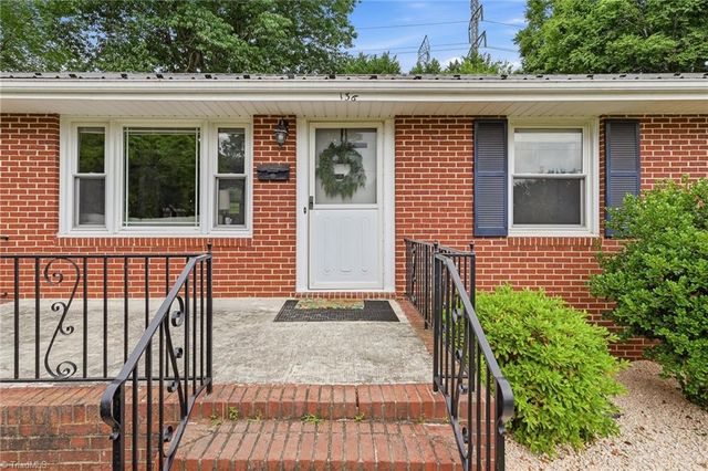 136 Queensbury Road, Winston-salem, NC 27104