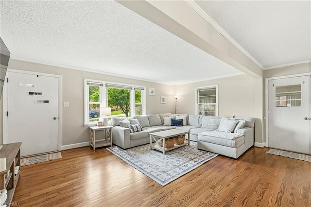 136 Queensbury Road, Winston-salem, NC 27104