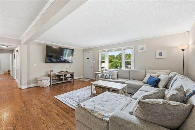 136 Queensbury Road, Winston-salem, NC 27104