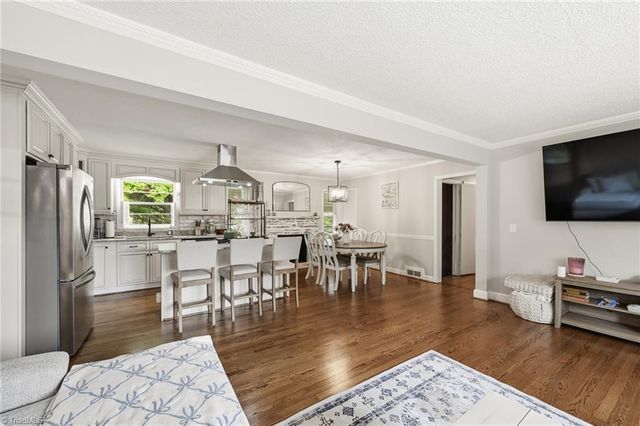 136 Queensbury Road, Winston-salem, NC 27104