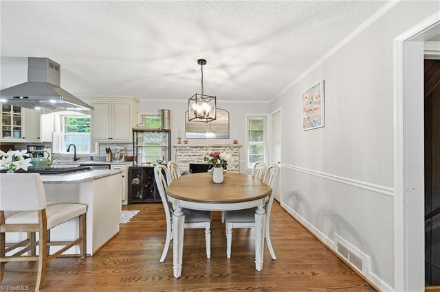 136 Queensbury Road, Winston-salem, NC 27104