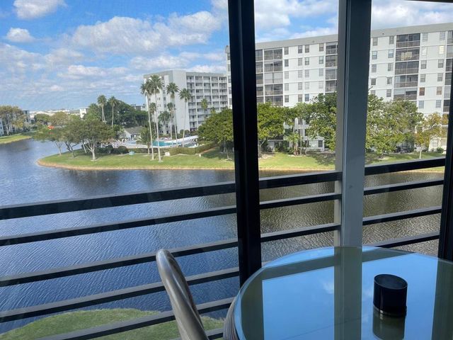 2309 S Cypress Bend Drive 515, Pompano Beach, FL 33069