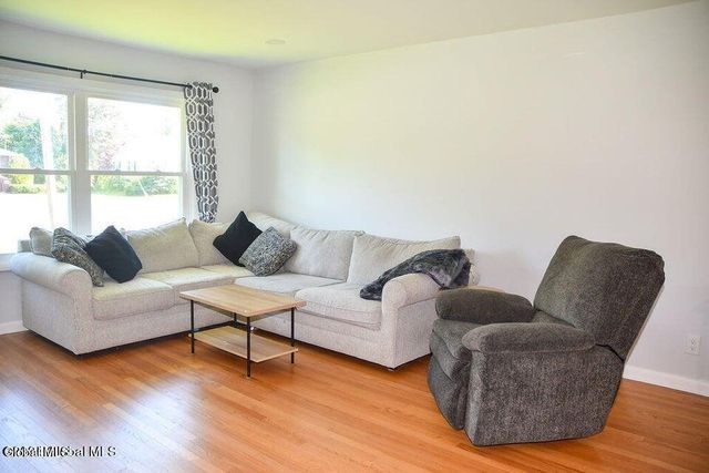 20 Marie Parkway, Colonie, NY 12211