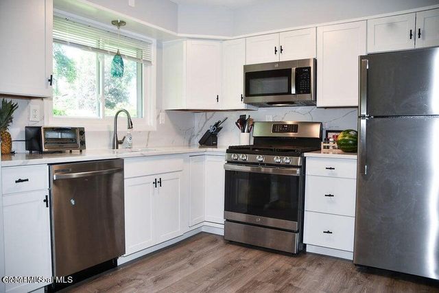 20 Marie Parkway, Colonie, NY 12211