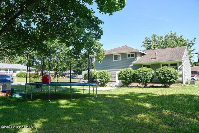 20 Marie Parkway, Colonie, NY 12211