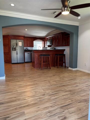 512 Melbourne Street, Houston, TX 77022