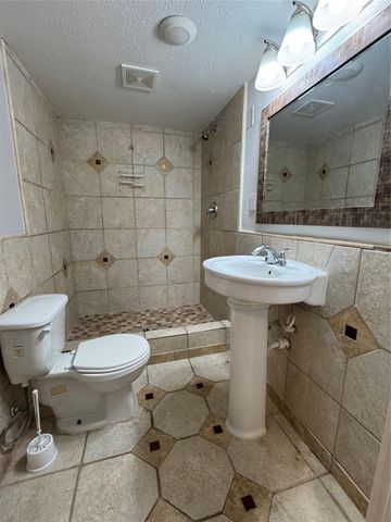 512 Melbourne Street, Houston, TX 77022