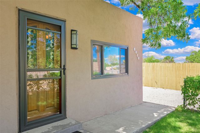 1307 Camino Sierra Vista, Santa Fe, NM 87505