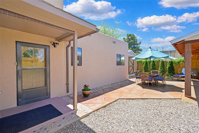 1307 Camino Sierra Vista, Santa Fe, NM 87505