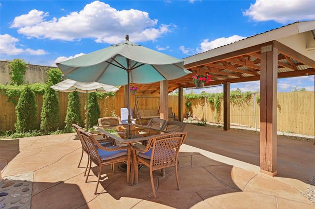 1307 Camino Sierra Vista, Santa Fe, NM 87505