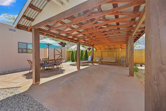 1307 Camino Sierra Vista, Santa Fe, NM 87505