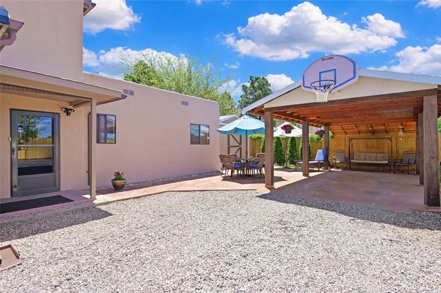 1307 Camino Sierra Vista, Santa Fe, NM 87505