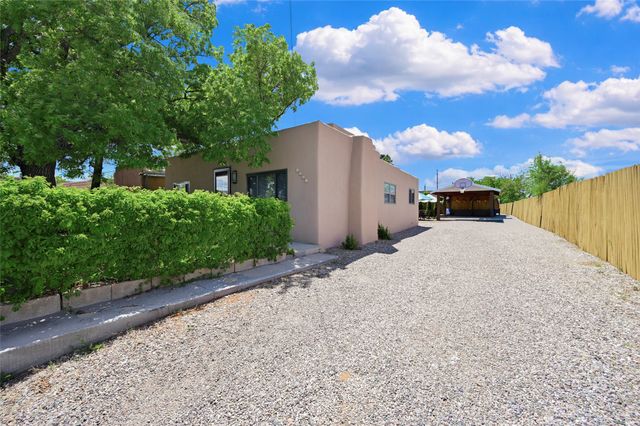 1307 Camino Sierra Vista, Santa Fe, NM 87505