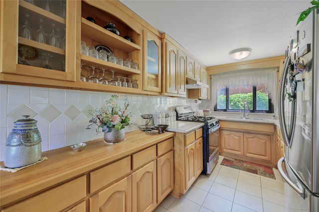1307 Camino Sierra Vista, Santa Fe, NM 87505
