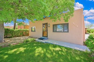 1307 Camino Sierra Vista, Santa Fe, NM 87505