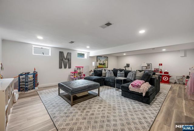110 Ackerman Avenue, Ho-ho-kus, NJ 07423
