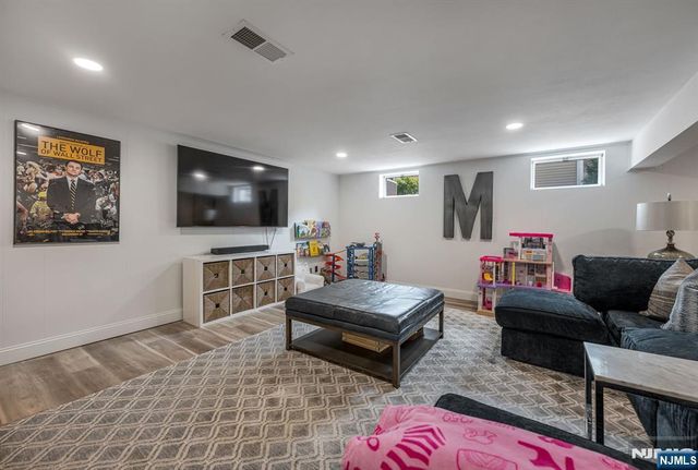 110 Ackerman Avenue, Ho-ho-kus, NJ 07423