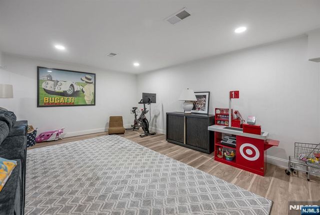 110 Ackerman Avenue, Ho-ho-kus, NJ 07423