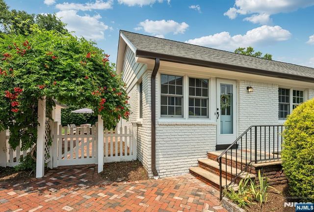 110 Ackerman Avenue, Ho-ho-kus, NJ 07423