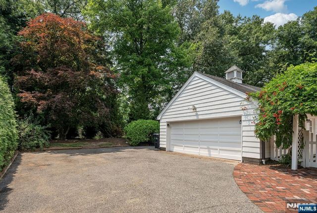 110 Ackerman Avenue, Ho-ho-kus, NJ 07423