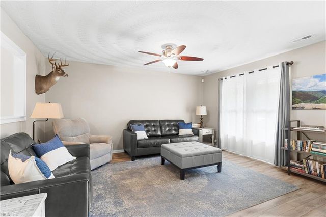 812 Gloss ST, Chesapeake, VA 23322