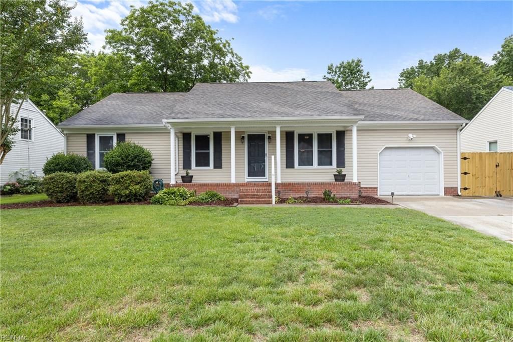 812 Gloss ST, Chesapeake, VA 23322
