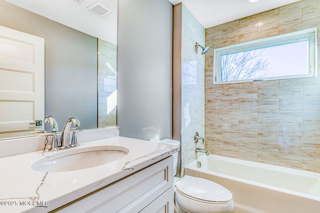 2 Railroad Avenue, Bayville, NJ 08721
