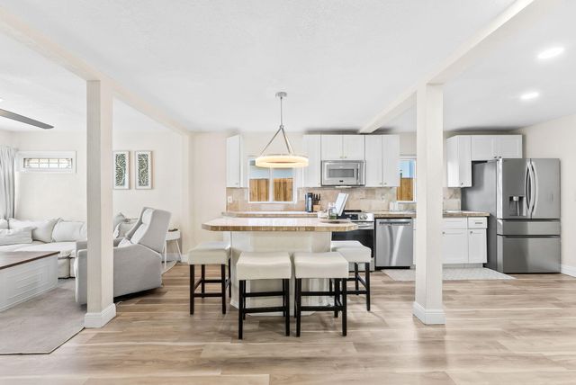 829 NE 17th Street, Fort Lauderdale, FL 33305