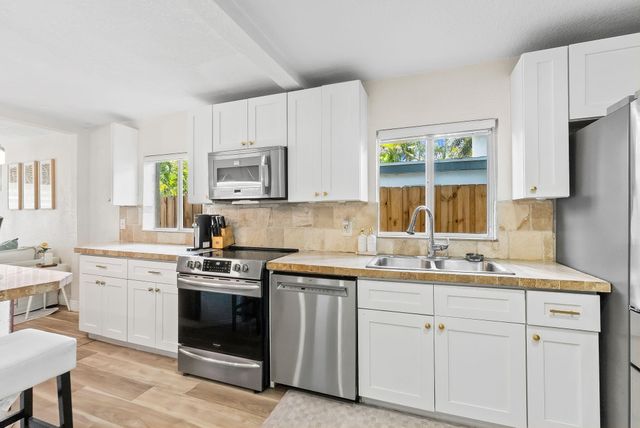 829 NE 17th Street, Fort Lauderdale, FL 33305