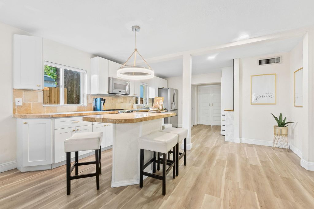 829 NE 17th Street, Fort Lauderdale, FL 33305