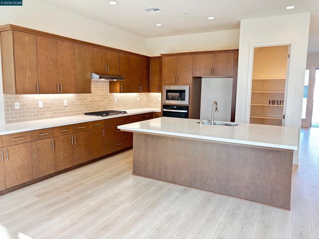 16113 Purdy Ct, Lathrop, CA 95330